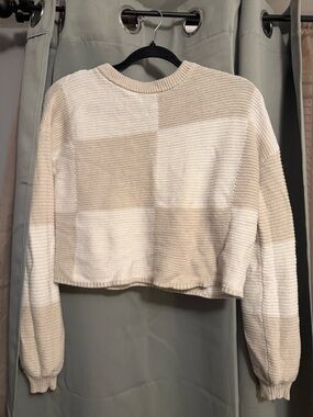 Jessica Simpson Beige and Cream Cropped Crewneck Sweater